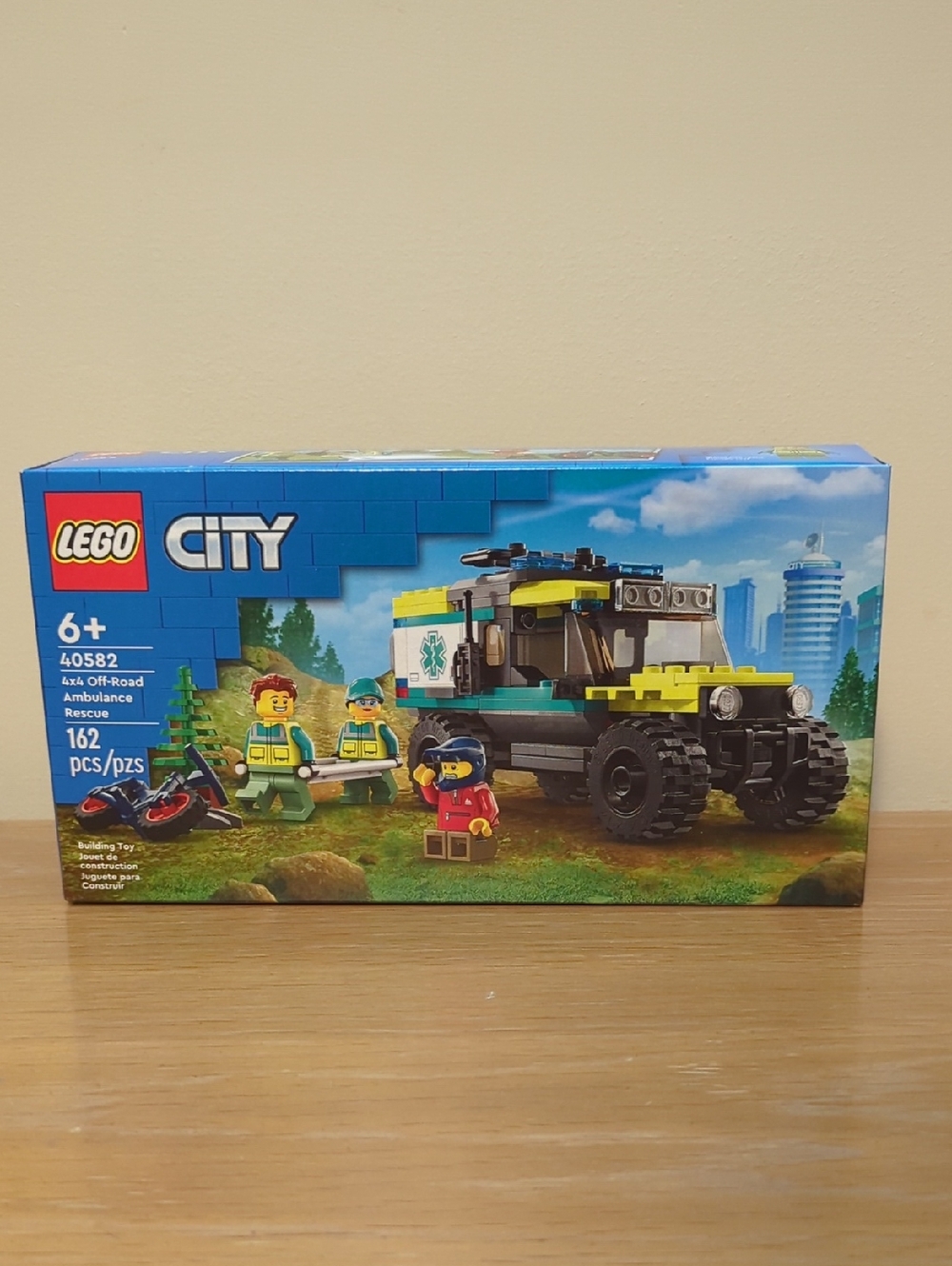 Lego City 4x4 off road Ambulance rescue Brand New